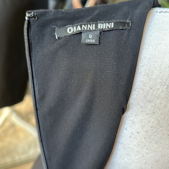 BLACK & WHITE SHIFT DRESS - Picture 5 of 5